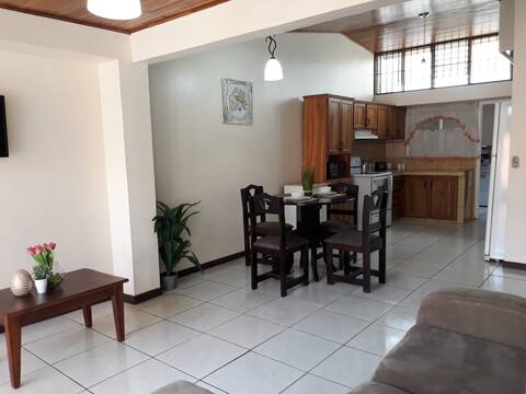 Kubo Home House 4 Bedrooms 5 mins SJO Airport