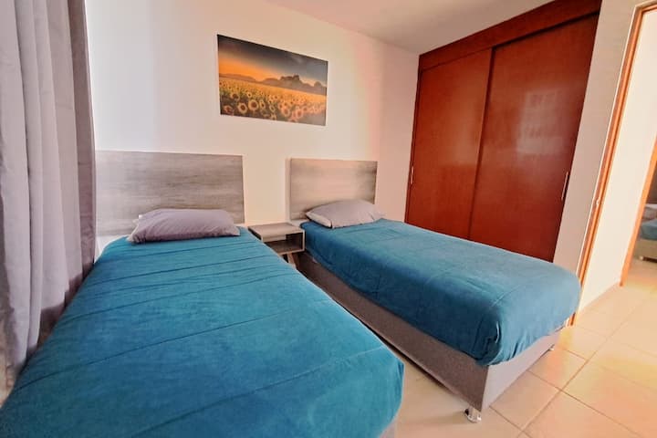 החדר הנעים שלנו מתוכנן כדי להציע נוחות ופרטיות מקסימליות. 
