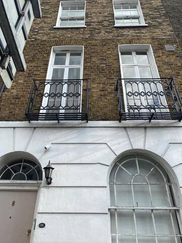 Lovely 5 Bedroom House in Camden – up to 14 (C8)