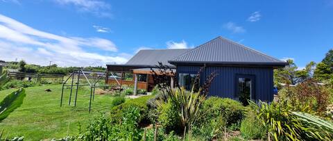 Peaceful Otatara Retreat
