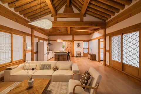 Luxury Hanok with private place (12people)