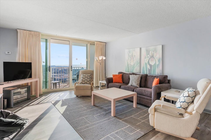 Ocean Beachfront Bldg 2bdr Spacious Condo! - Ocean City, MD