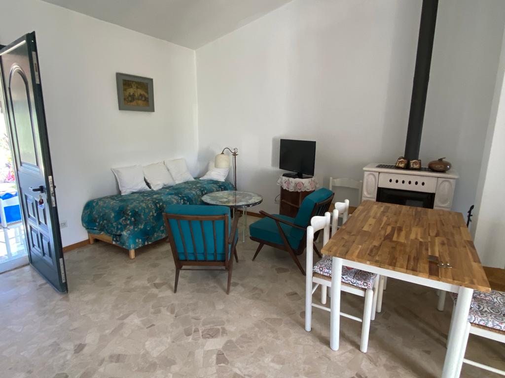 Erfolgreiche Airbnb-Immobilie: Cosy house -top of thé hill -spectaculaire seaview in Nuoro