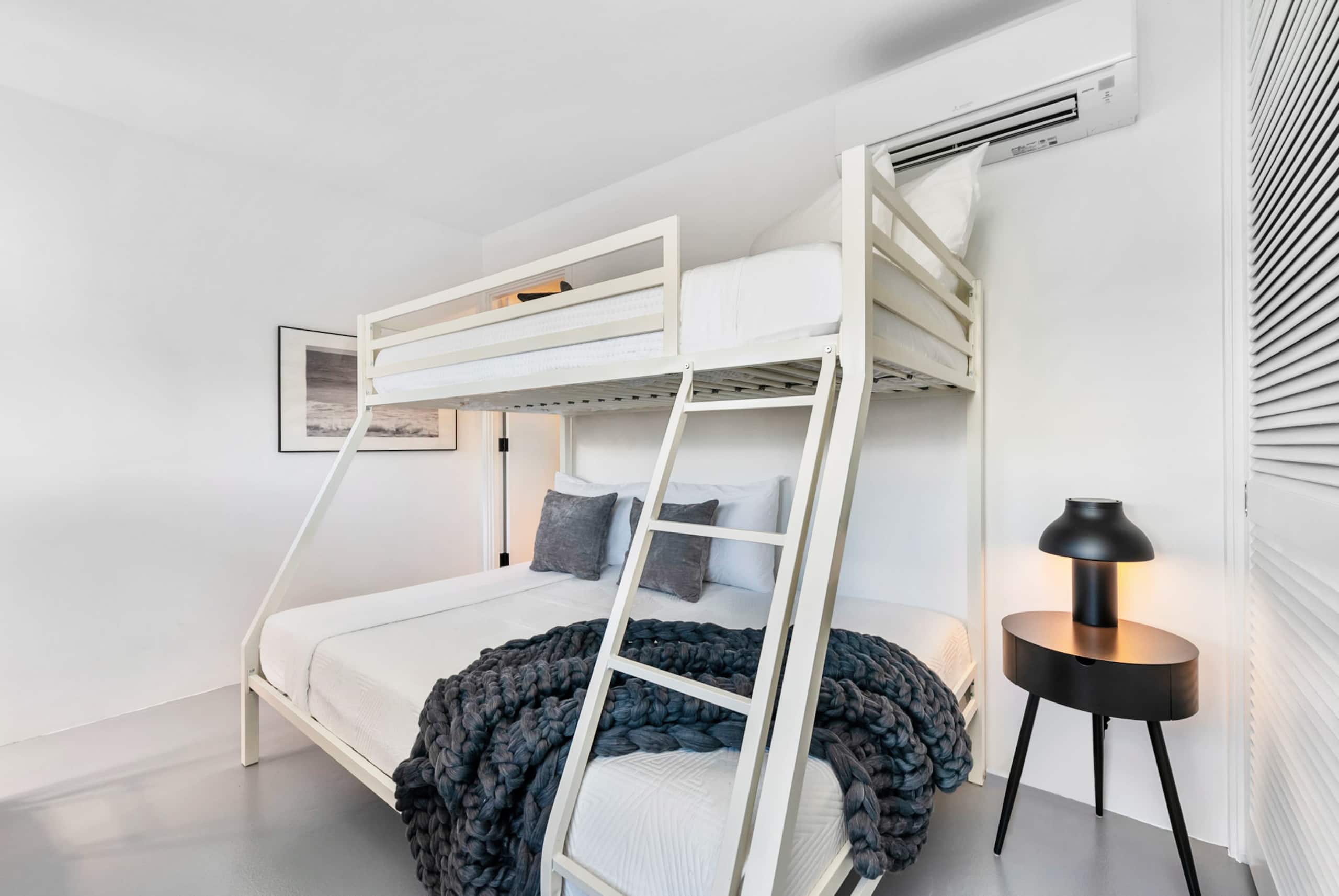 Alo + 2BR/2BA + Parking + Sleeps Up To 18 Guests! - Image 23