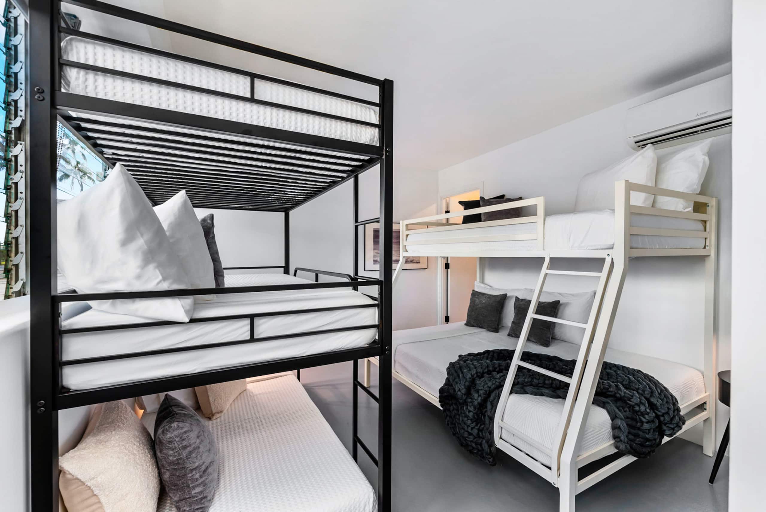 Alo + 2BR/2BA + Parking + Sleeps Up To 18 Guests! - Image 3