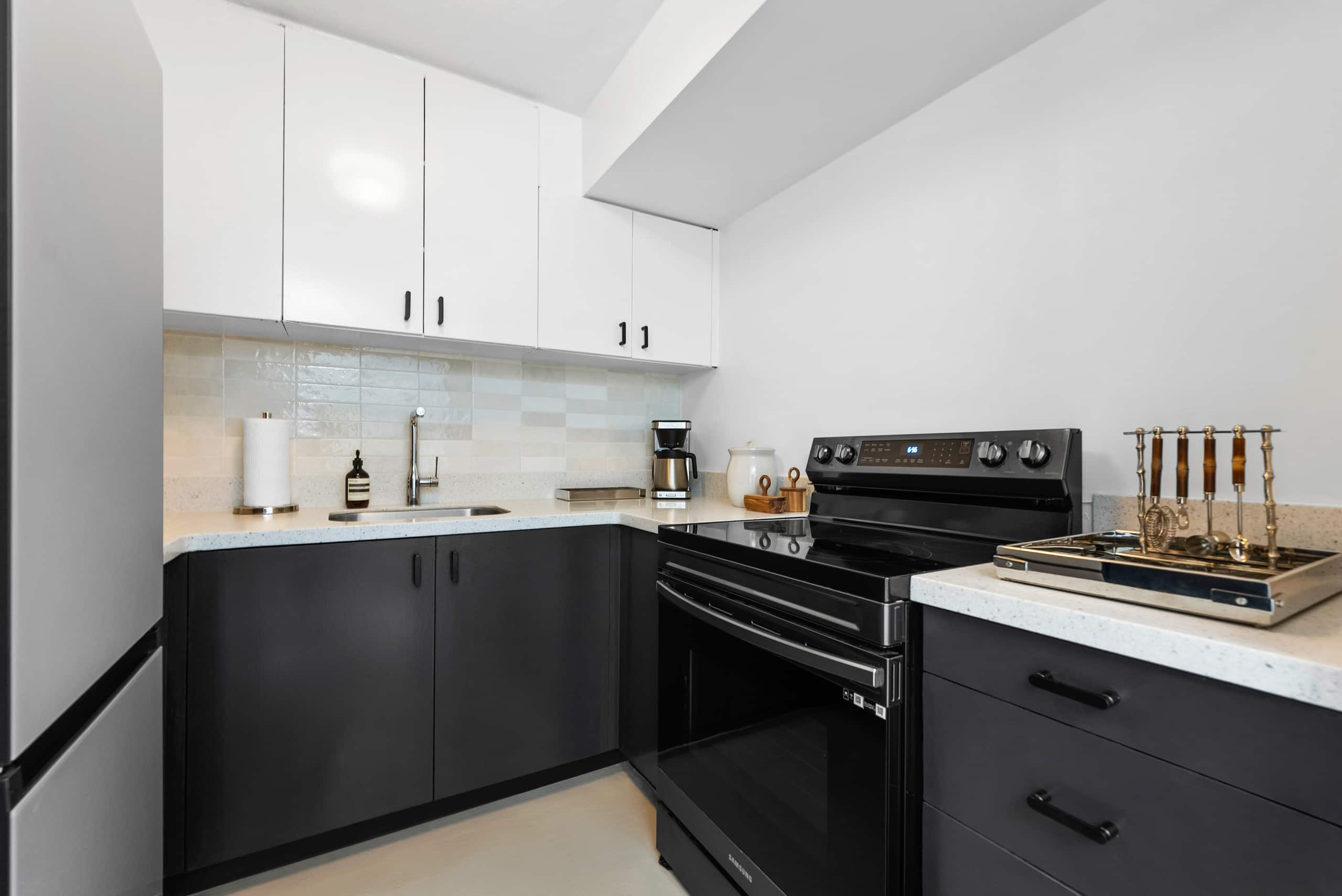 Alo + 2BR/2BA + Parking + Sleeps Up To 18 Guests! - Image 13