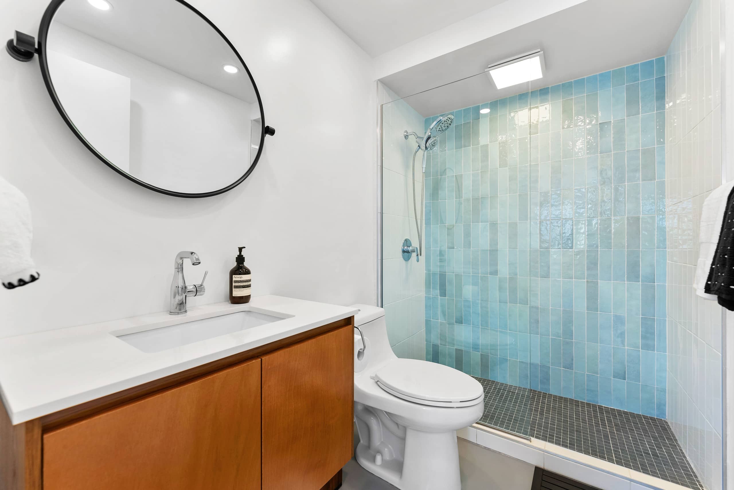 Alo + 2BR/2BA + Parking + Sleeps Up To 18 Guests! - Image 24