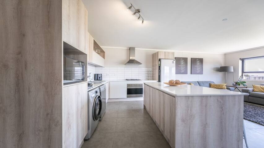 608 Waters Edge gallery image 4