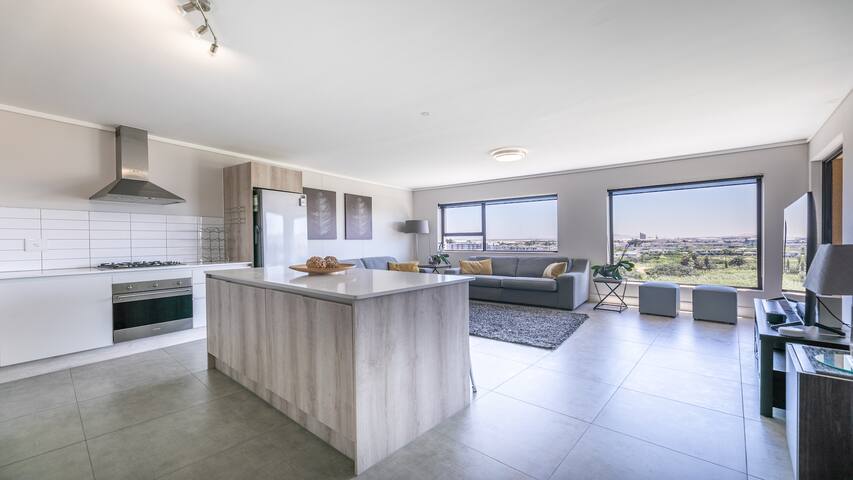 608 Waters Edge gallery image 3