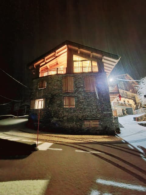 Airbnb performant: Family Chalet • Jacuzzi • Near 3 Valleys • 230m² à Les Belleville