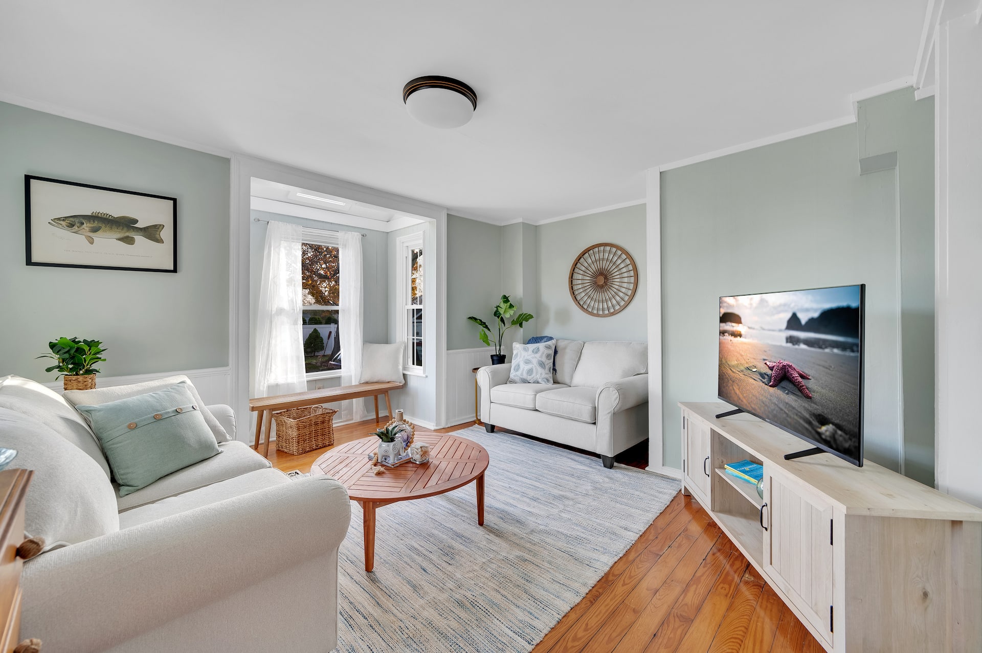 Family Beach Retreat - 4 beds, 2 Kitchens, beach