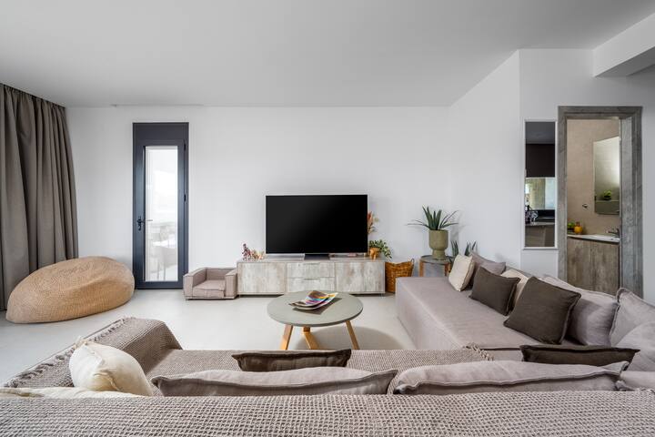 Penélope Beachfront Villa gallery image 3