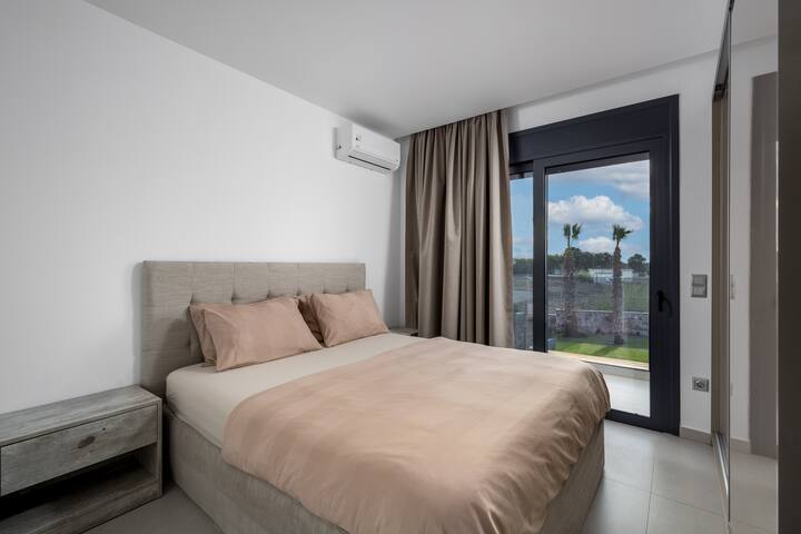 Penélope Beachfront Villa gallery image 4