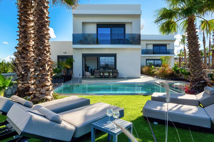 Penélope Beachfront Villa gallery image 2