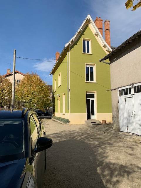 Large house in the heart of Vorey