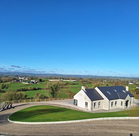 Cottage in Newry & Mourne with a Hot Tub