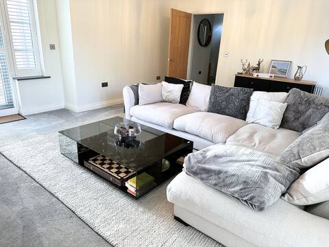 Popular Airbnb listing: Charming, Dog Friendly Seaside Retreat in North Norfolk