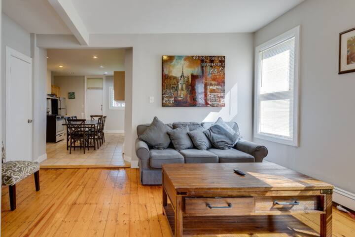 NEW! Boston Full Home Near MBTA ! 3 Mi To Fenway! gallery image 2