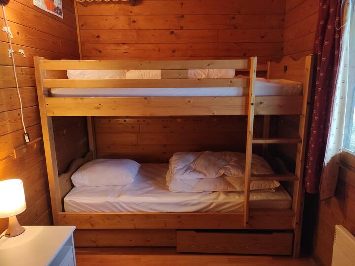 חדר בן 4 קומות