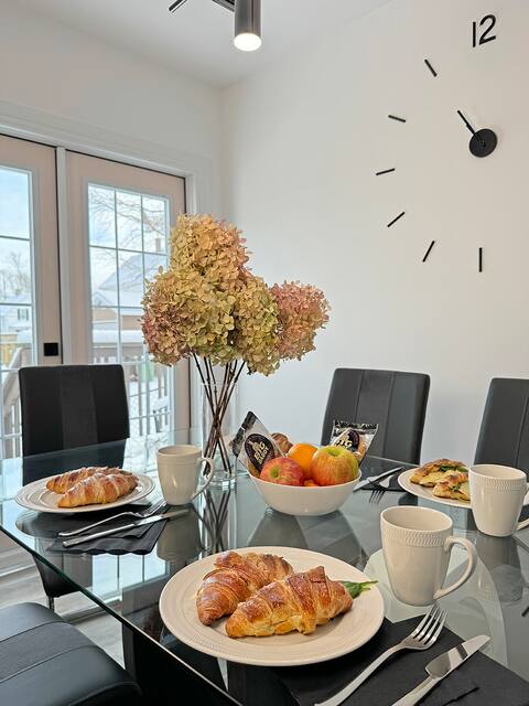 Bright, Quiet, Airy: 3BR All New