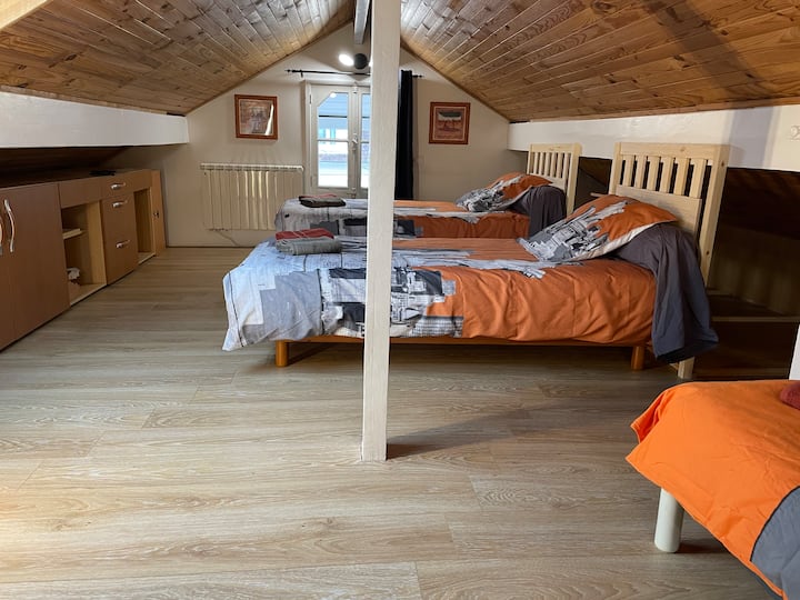 ოთახს სძინავს 3