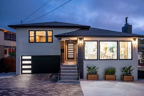 Modern Pacifica Ocean-View Gem with Pool Table