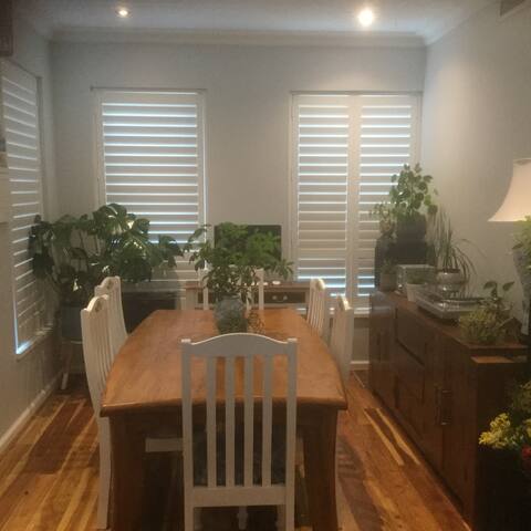 Theatre district, central CBD Melbourne gallery image 4