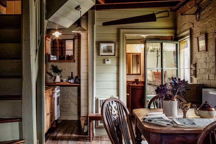 The Coach House – Historic Stay in Glebe gallery image 3