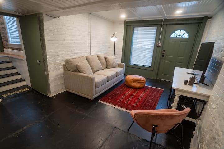 Calhoun Orchard House - Springfield, MO