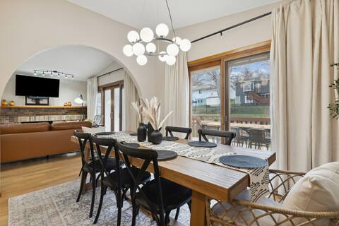 The Terrace w Hot Tub | Spacious, Quality, Fun