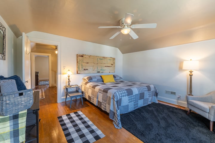 Bedroom 4 - King Bed
