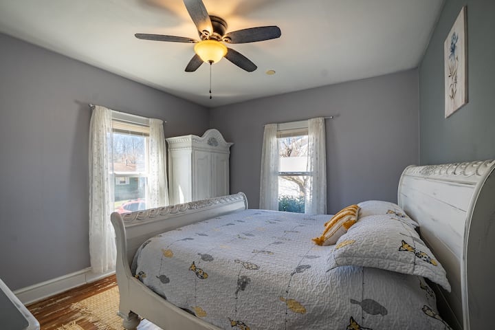 Bedroom 1 - King Bed