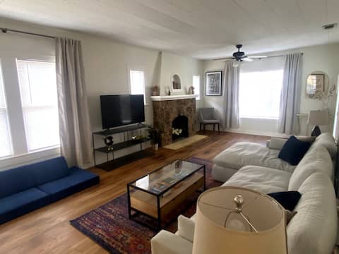 Top performing Airbnb: Classic Hancock Home Minutes to UT Campus/Downtown in Hancock