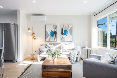 Sunny Modern 2BR/2Bath Retreat