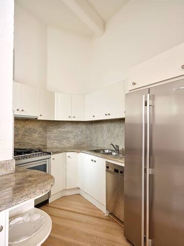 Central Laneway Oasis gallery image 4