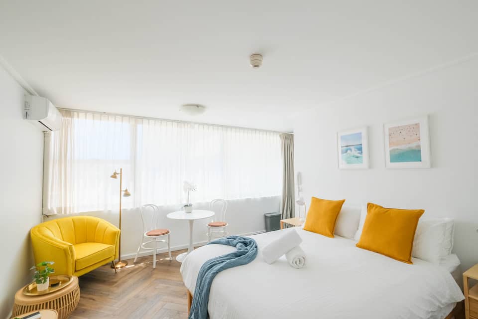 Newly renovated studio apartment.