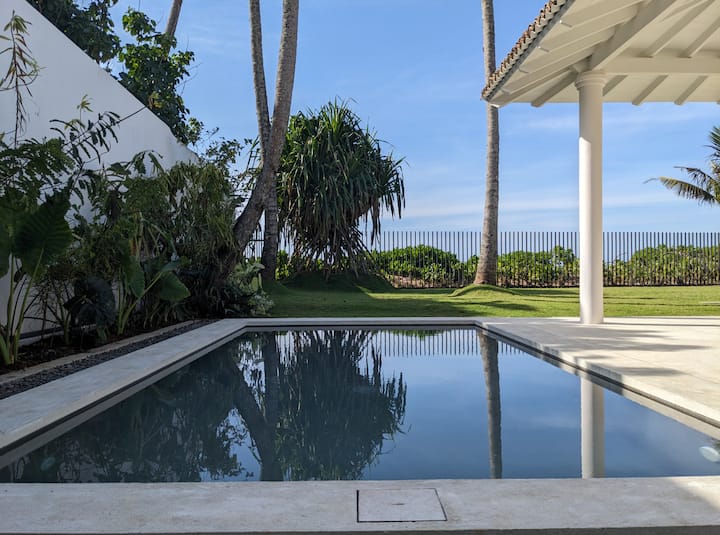 Lace House - stylish beach villa with surf access