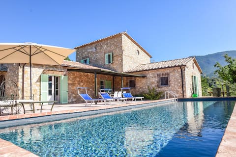 House with private pool and AC