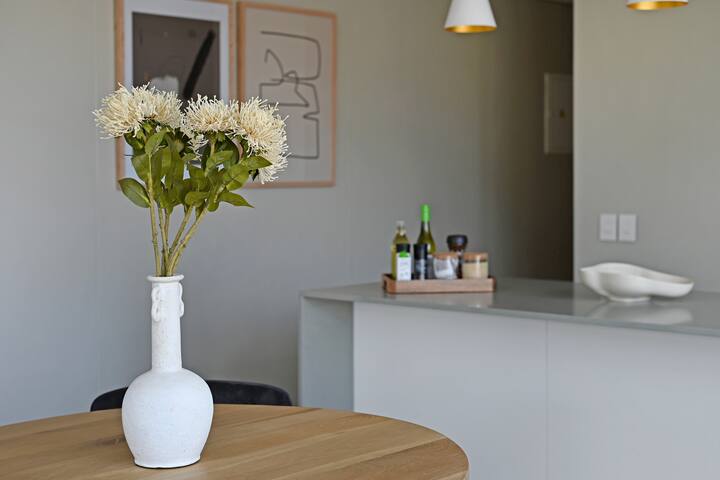 Modern 2BR Apartment with Stunning Mountain Views gallery image 5