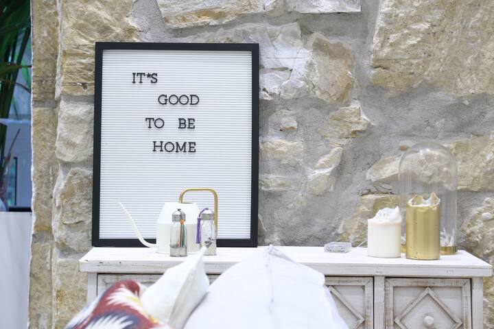 Cozy and centric apartment by Cisan Rentals gallery image 4