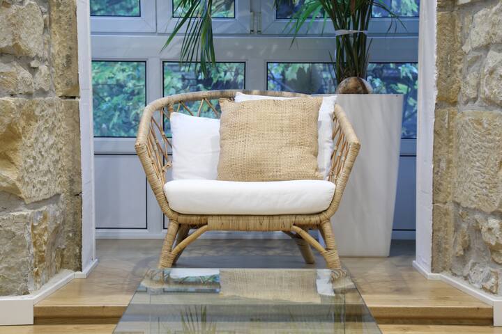 Cozy and centric apartment by Cisan Rentals gallery image 3