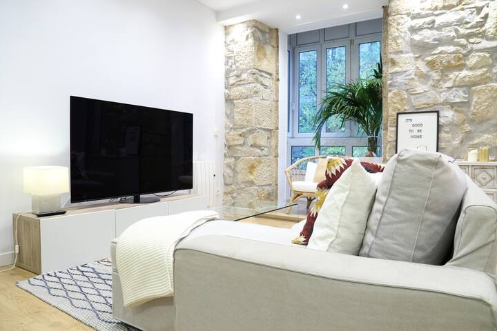 Cozy and centric apartment by Cisan Rentals gallery image 5