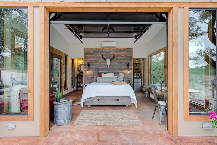 The Hill Country Glass House - Tiny houses for Rent in Hondo