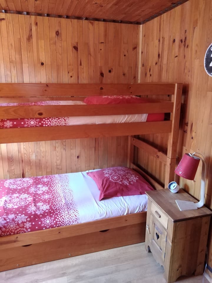 غرفة الأطفال - 3 أسرّة مفردة (بطابقين).