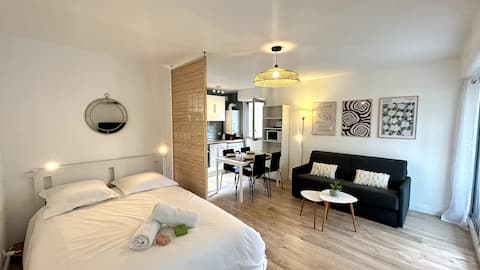 Successful Airbnb property: 041 - Studio Le château d'ô, Apartment for 4 people, parking in Hôpitaux Facultés