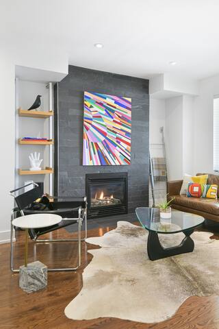 Stunning 3 Bedroom Home steps to Subway gallery image 5