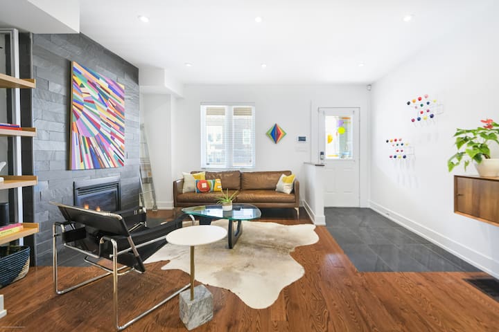 Stunning 3 Bedroom Home steps to Subway gallery image 3