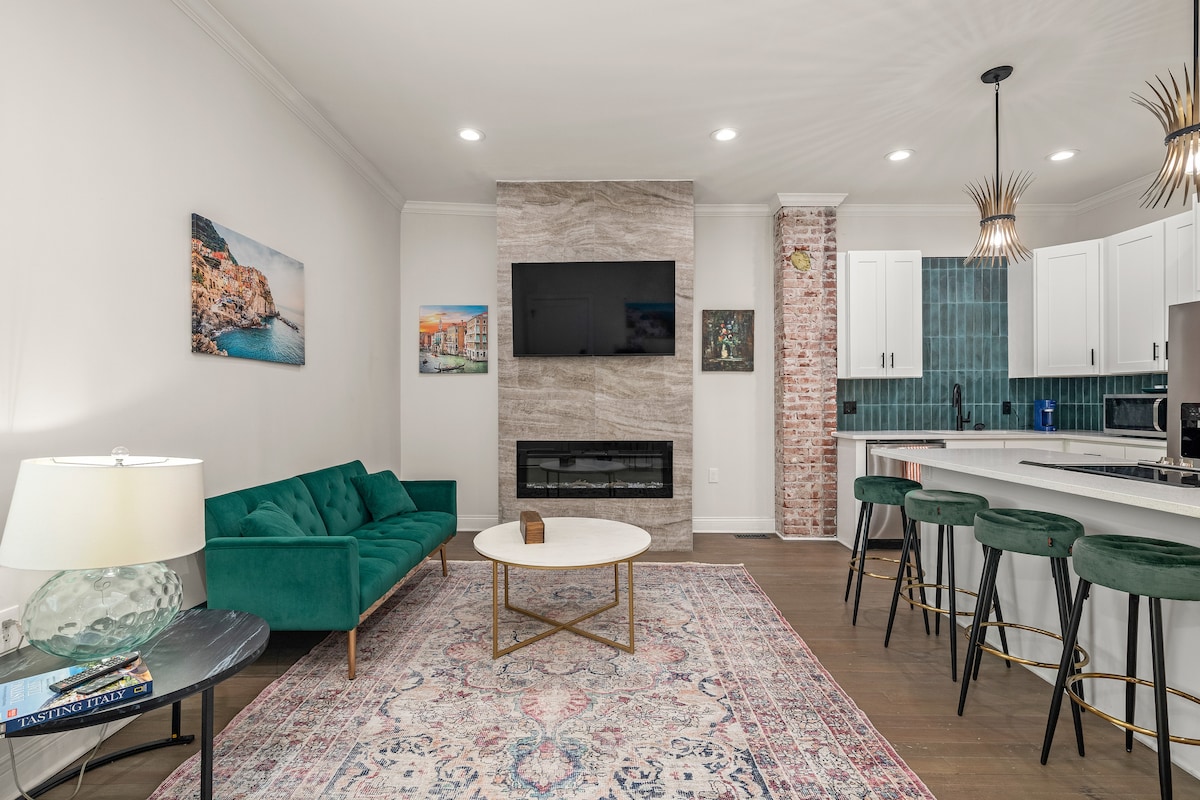 A closer look at Penthouse Apartment With Worldwide Award-Winning Himalayan