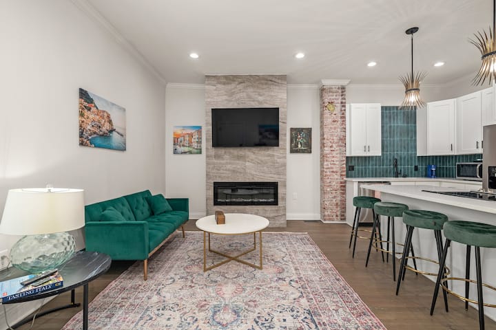 A closer look at Penthouse Apartment With Worldwide Award-Winning Himalayan