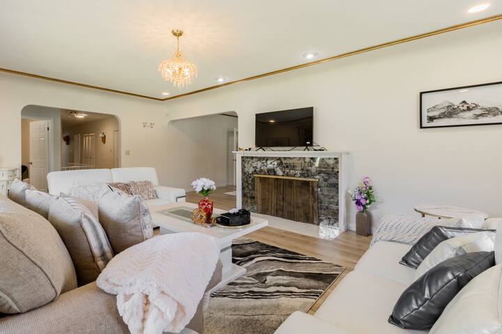 Spacious 4BD Family Home! gallery image 2